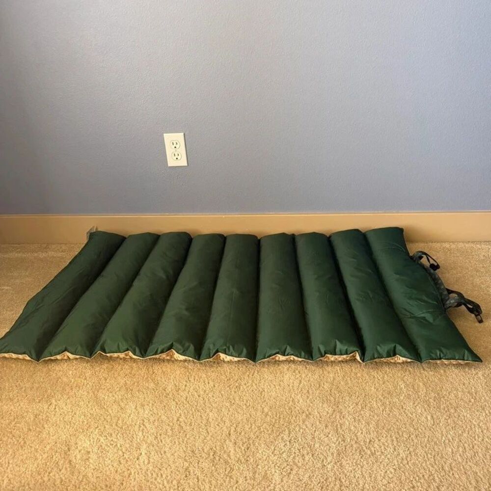 New Brentwoof Costco Dog Bed Cooling Travel Mat Green & Beige